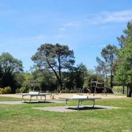 3 Dans Un Domaine Prive Avec Piscine Chauffee Et Park