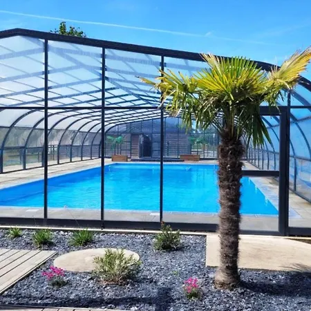 3 Dans Un Domaine Prive Avec Piscine Chauffee Et Park شاليه *